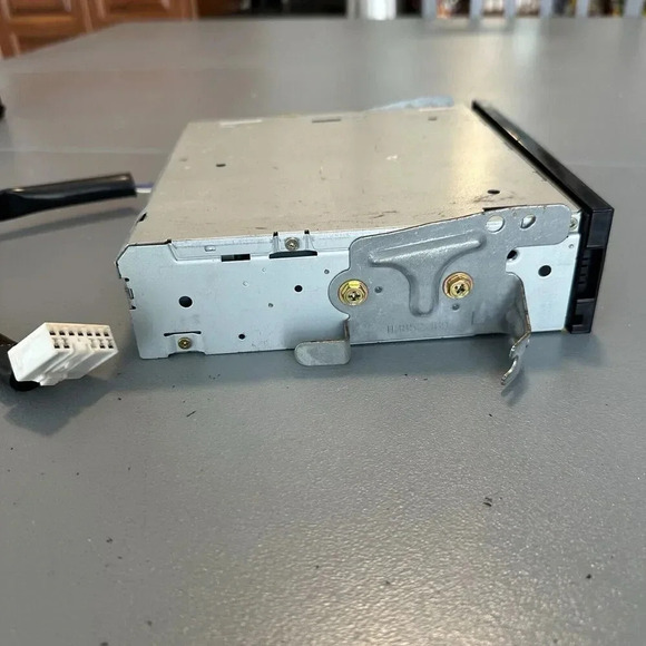 99-02 Isuzu Trooper Audio Stereo CD Player 2901018200 OEM *Not Tested - Picture 4 of 5